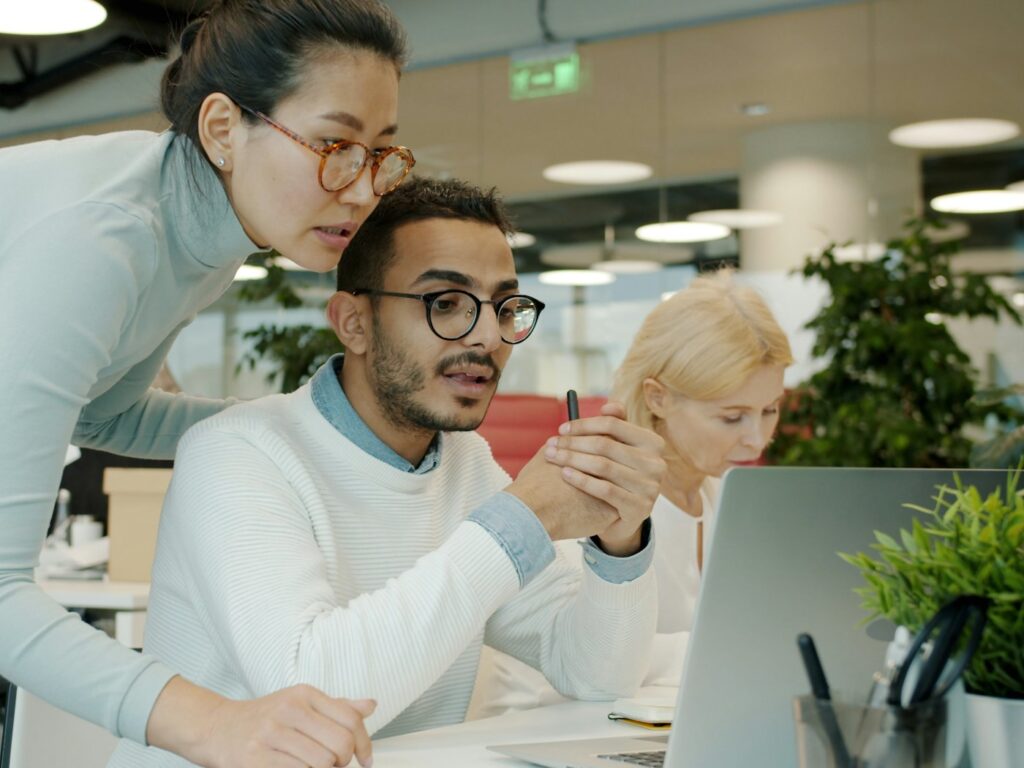 Two colleagues collaborating on a computer screen